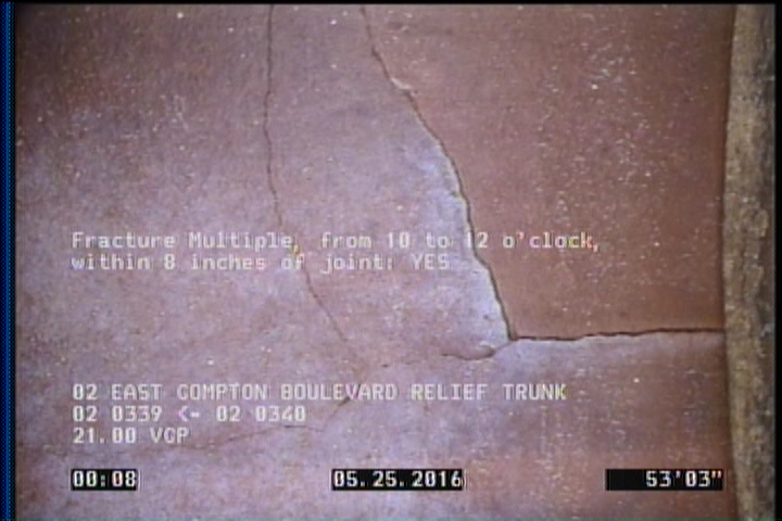Fracture Multiple, from 10 to 12 o'clock, within 8 inches of joint: YES
