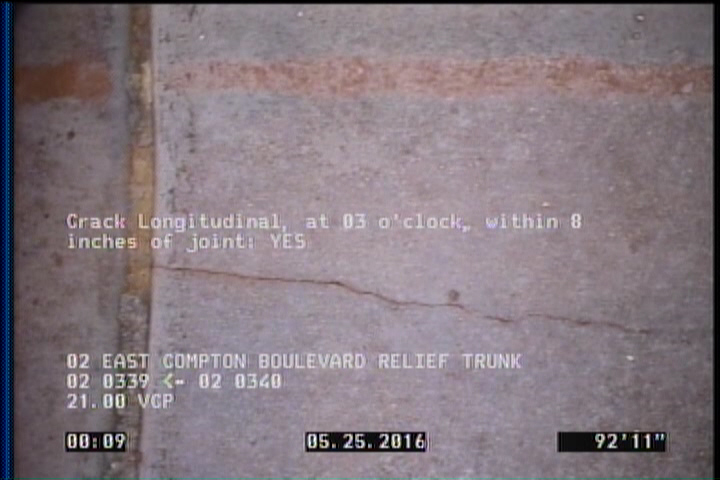 Crack Longitudinal, at 03 o'clock, within 8 inches of joint: YES