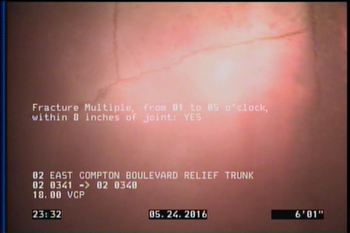 Fracture Multiple, from 01 to 05 o'clock, within 8 inches of joint: YES