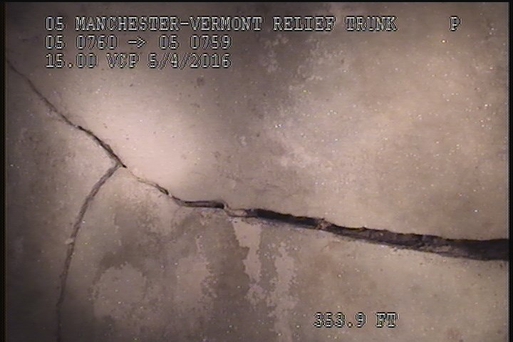 Fracture Multiple, from 08 to 04 o'clock, within 8 inches of joint: YES - SLIGHT