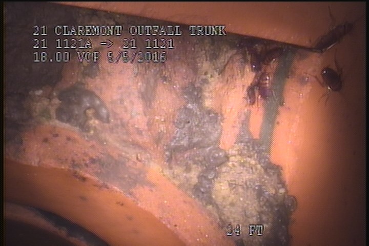 Tap Break-In, at 09 o'clock, -, within 8 inches of joint: YES, 6" - OPEN