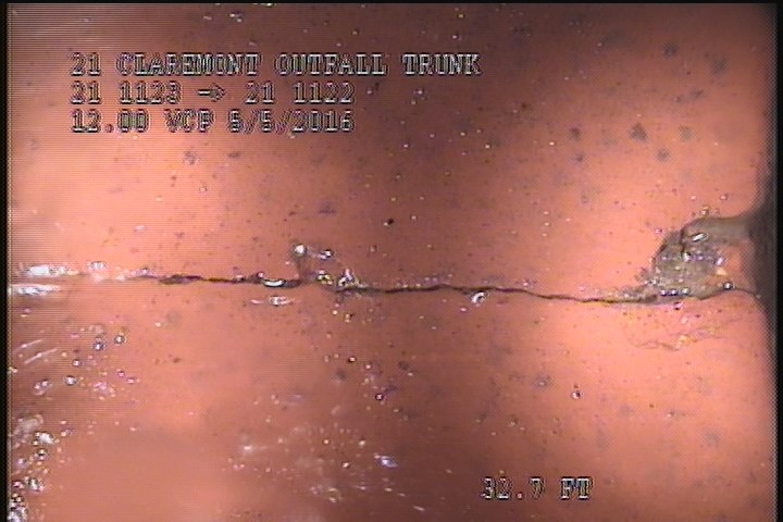 Fracture Multiple, from 11 to 01 o'clock, within 8 inches of joint: YES