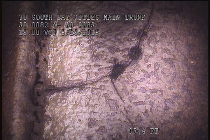 Fracture Multiple, from 08 to 03 o'clock, within 8 inches of joint: YES