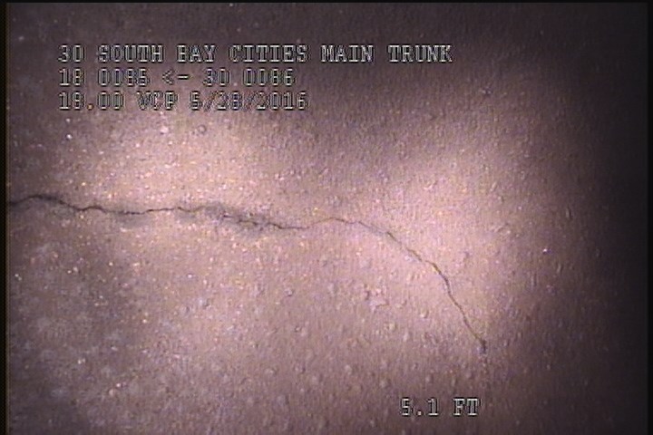 Crack Circumferential, from 01 to 03 o'clock, within 8 inches of joint: YES