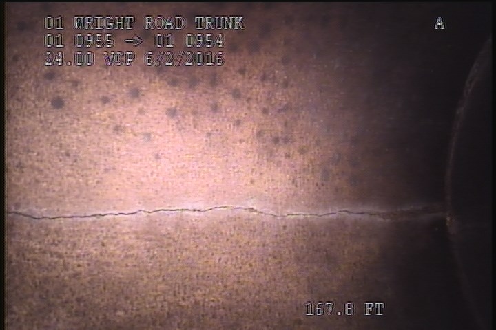 Fracture Longitudinal, at 12 o'clock, within 8 inches of joint: YES, Start - SLIGHT
