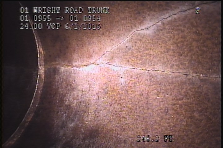 Fracture Circumferential, from 11 to 12 o'clock, within 8 inches of joint: YES - SLIGHT