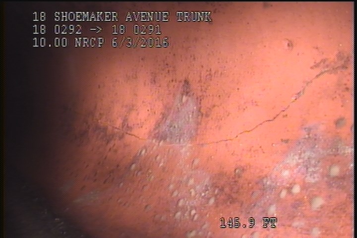 Fracture Circumferential, from 02 to 03 o'clock, within 8 inches of joint: YES - SLIGHT