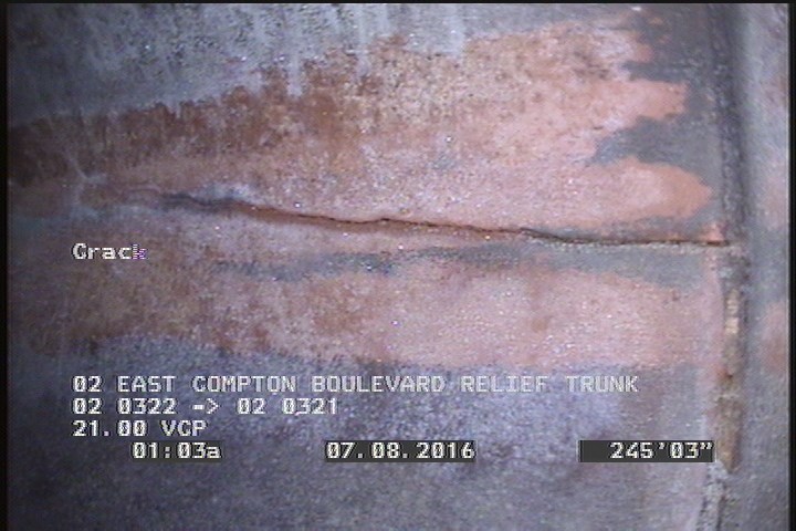 Crack Longitudinal, at 03 o'clock, within 8 inches of joint: YES