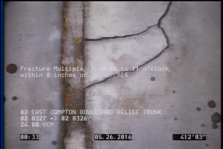 Fracture Multiple, from 08 to 11 o'clock, within 8 inches of joint: YES