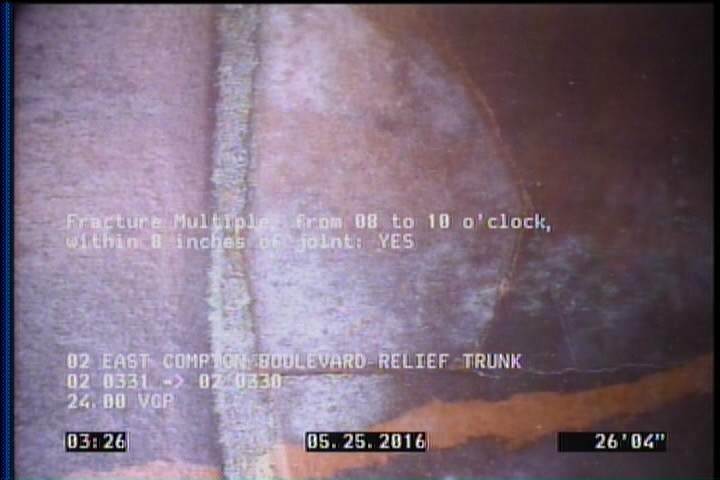 Fracture Multiple, from 08 to 10 o'clock, within 8 inches of joint: YES
