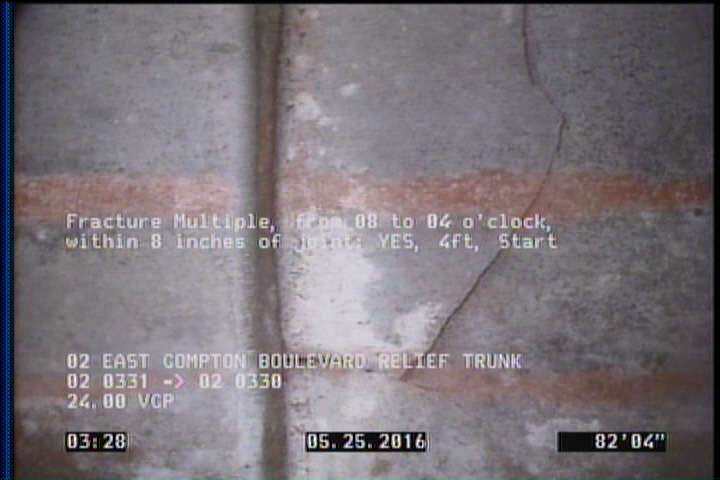 Fracture Multiple, from 08 to 04 o'clock, within 8 inches of joint: YES, Start - 4ft