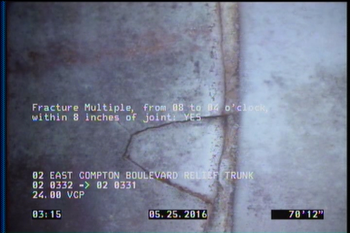 Fracture Multiple, from 08 to 04 o'clock, within 8 inches of joint: YES