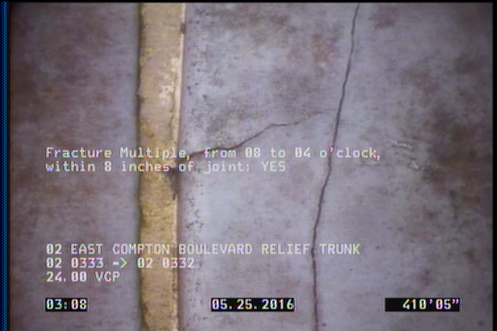 Fracture Multiple, from 08 to 04 o'clock, within 8 inches of joint: YES