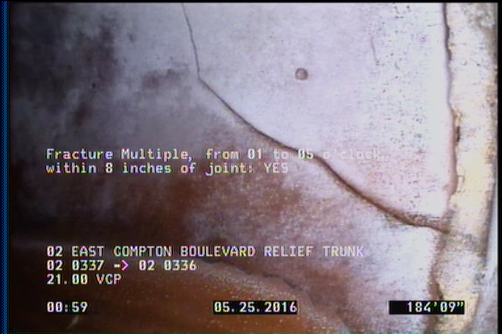 Fracture Multiple, from 01 to 05 o'clock, within 8 inches of joint: YES