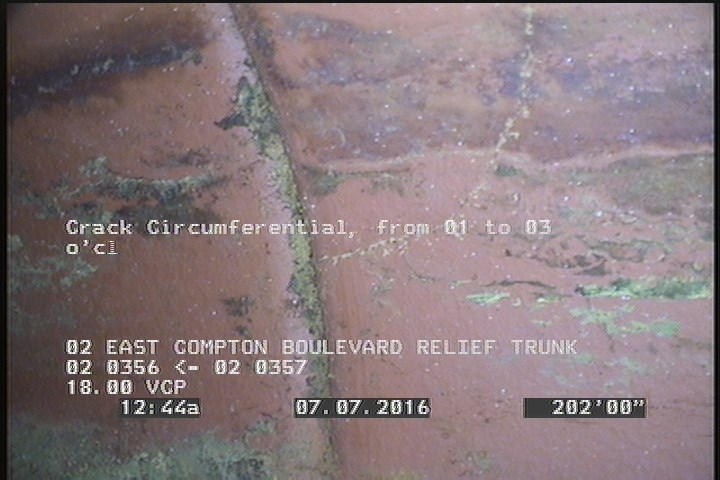 Crack Circumferential, from 01 to 03 o'clock, within 8 inches of joint: YES