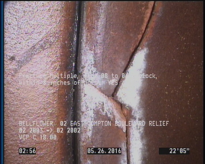 Fracture Multiple, from 08 to 04 o'clock, within 8 inches of joint: YES