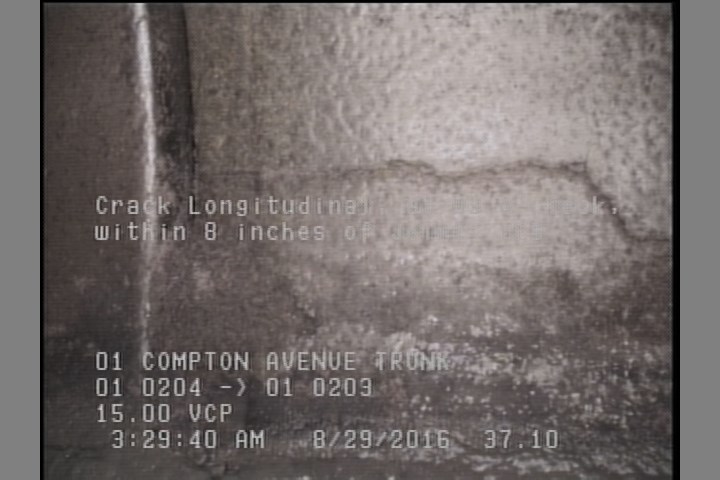 Crack Longitudinal, at 03 o'clock, within 8 inches of joint: YES