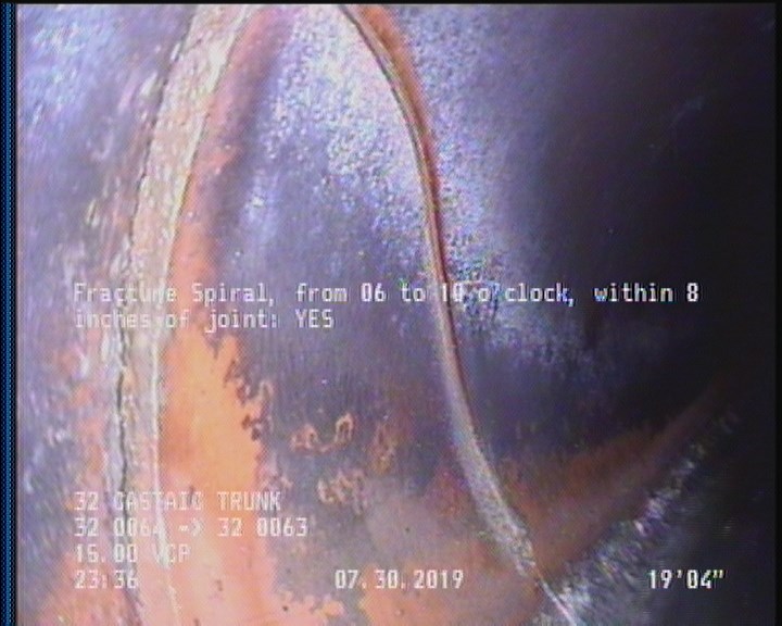 Fracture Spiral, from 06 to 10 o'clock, within 8 inches of joint: YES