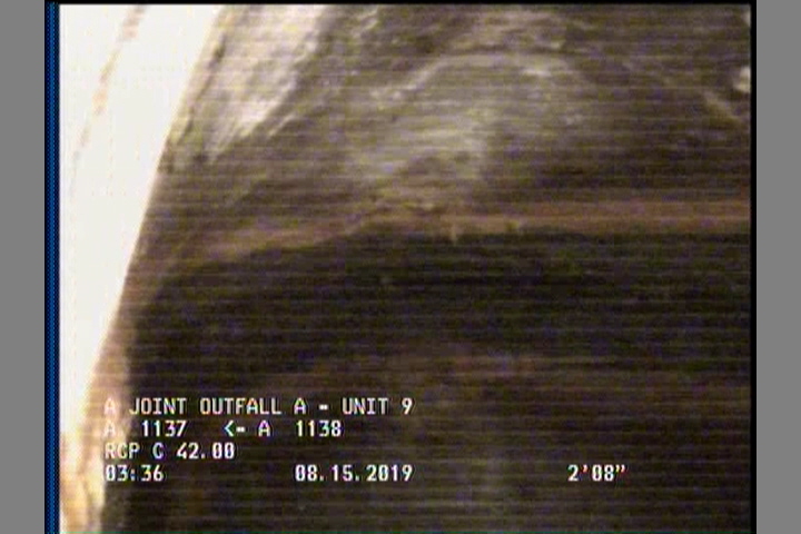 Deposits Attached Encrustation, 5 %of cross sectional area, from 09 to 03 o'clock, , within 8 inches of joint: NO