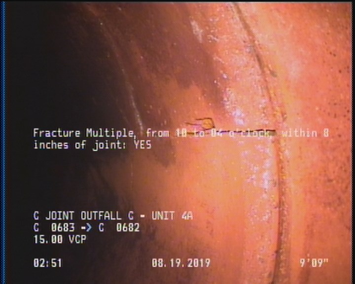 Fracture Multiple, from 10 to 04 o'clock, within 8 inches of joint: YES