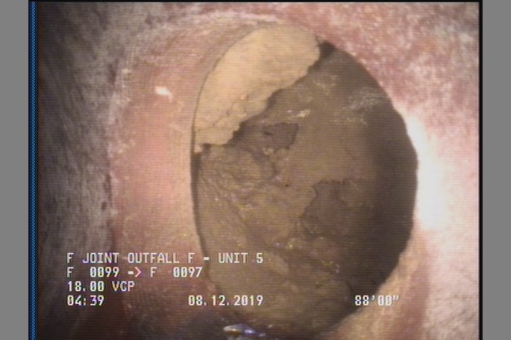 Hole Void Visible, from 02 to 04 o'clock, within 8 inches of joint: NO - DEFECTIVE TAP