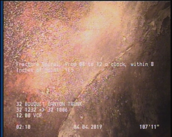 Fracture Spiral, from 08 to 12 o'clock, within 8 inches of joint: YES