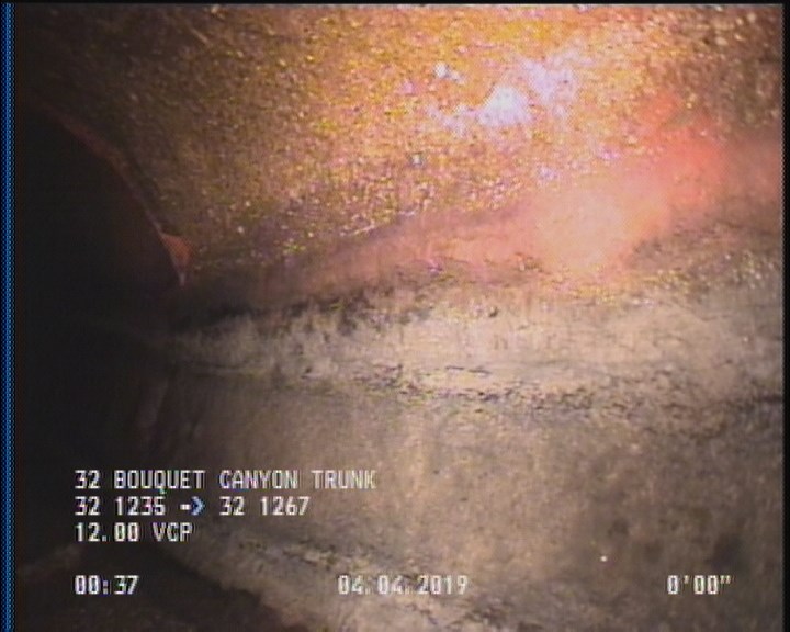 Deposits Attached Grease, 5 %of cross sectional area, from 05 to 07 o'clock, , within 8 inches of joint: YES, Start