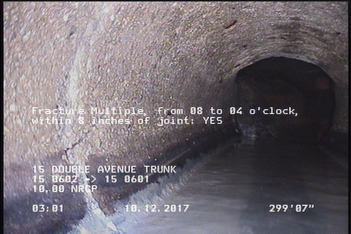 Fracture Multiple, from 08 to 04 o'clock, within 8 inches of joint: YES
