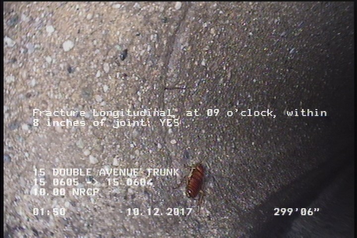 Fracture Longitudinal, at 09 o'clock, within 8 inches of joint: YES
