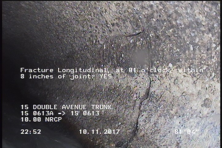 Fracture Longitudinal, at 01 o'clock, within 8 inches of joint: YES