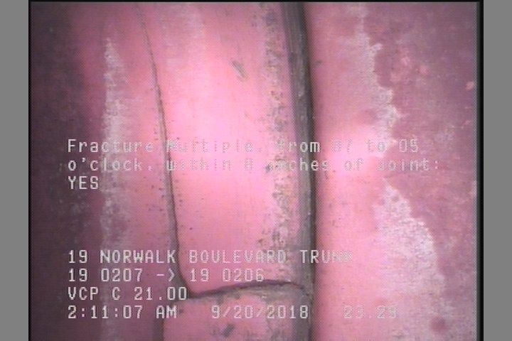 Fracture Multiple, from 07 to 05 o'clock, within 8 inches of joint: YES