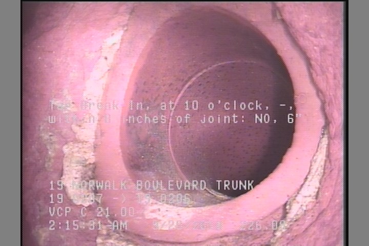 Tap Break-In, at 10 o'clock, -, within 8 inches of joint: NO, 6"