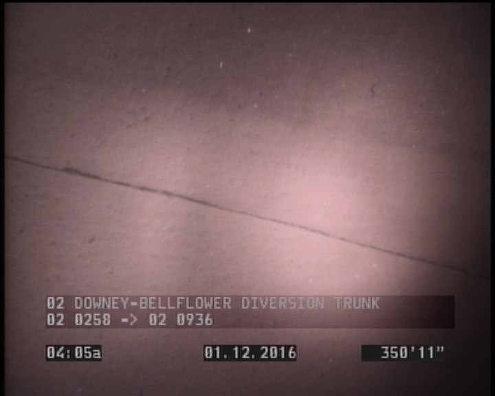 Crack Longitudinal, at 09 o'clock, within 8 inches of joint: YES