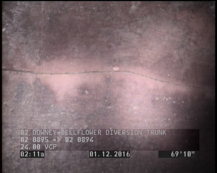 Crack Longitudinal, at 11 o'clock, within 8 inches of joint: YES