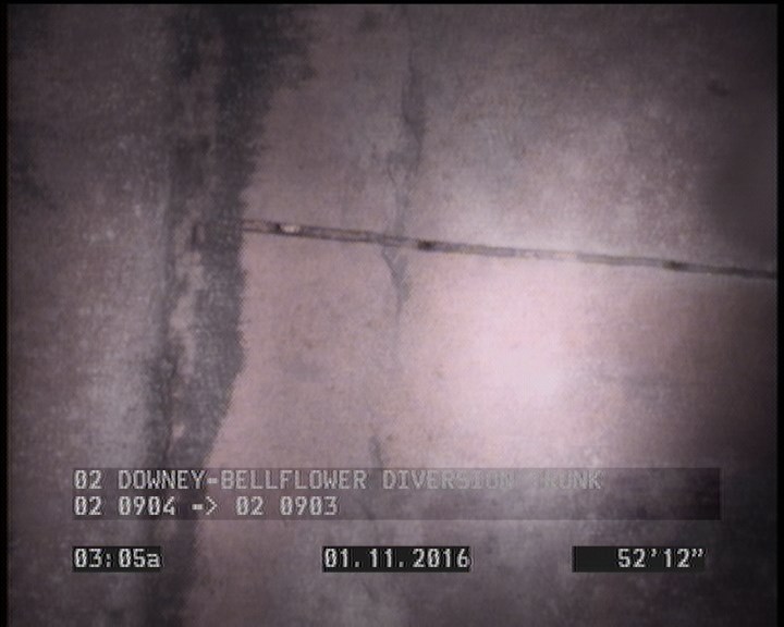 Fracture Longitudinal, at 12 o'clock, within 8 inches of joint: YES