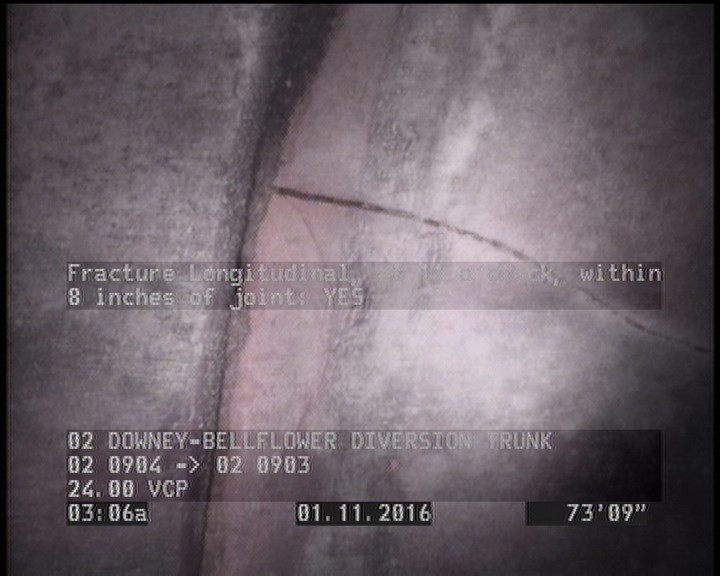 Fracture Longitudinal, at 11 o'clock, within 8 inches of joint: YES