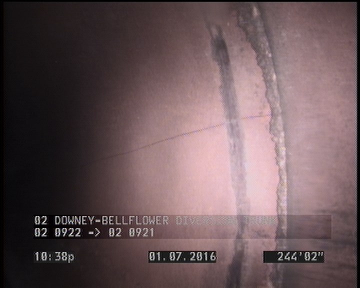 Crack Longitudinal, at 01 o'clock, within 8 inches of joint: YES
