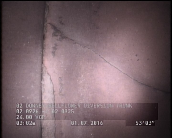Crack Longitudinal, at 11 o'clock, within 8 inches of joint: YES