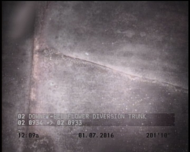 Crack Longitudinal, at 10 o'clock, within 8 inches of joint: NO