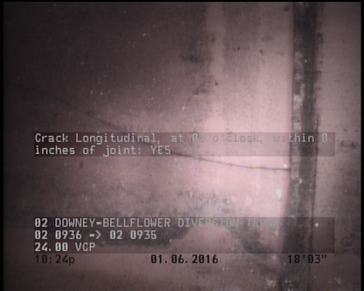 Crack Longitudinal, at 03 o'clock, within 8 inches of joint: YES