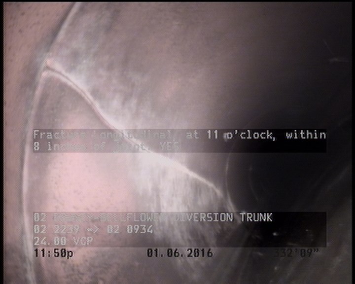 Fracture Longitudinal, at 11 o'clock, within 8 inches of joint: YES