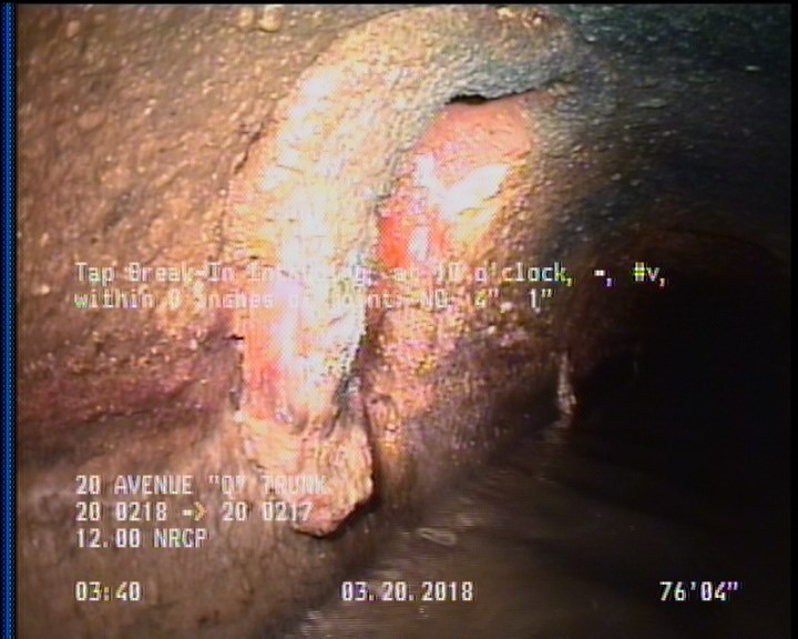 Tap Break-In Intruding, at 10 o'clock, -, #v, within 8 inches of joint: NO, 4", 1"