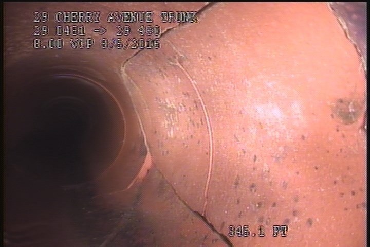 Fracture Multiple, from 06 to 05 o'clock, within 8 inches of joint: YES - SLIGHT