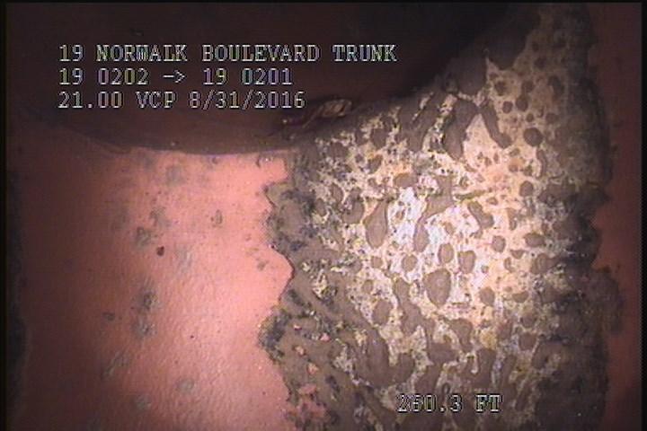 Deposits Attached Encrustation, 5 %of cross sectional area, from 01 to 04 o'clock, , within 8 inches of joint: NO