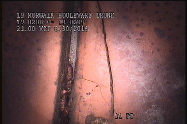 Broken, from 01 to 04 o'clock, within 8 inches of joint: YES
