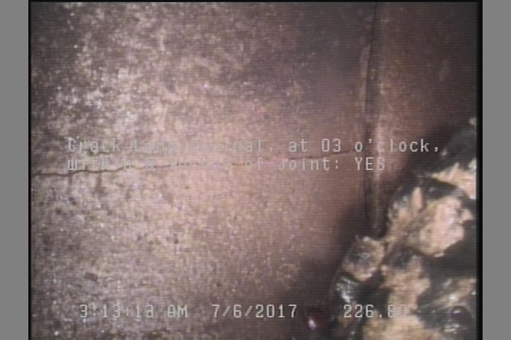 Crack Longitudinal, at 03 o'clock, within 8 inches of joint: YES