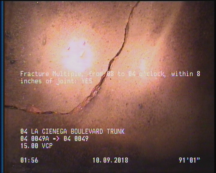 Fracture Multiple, from 08 to 04 o'clock, within 8 inches of joint: YES