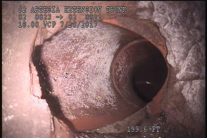 Tap Break-In, at 01 o'clock, -, within 8 inches of joint: YES, 4"