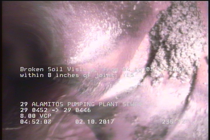 Broken Soil Visible, from 04 to 08 o'clock, within 8 inches of joint: YES