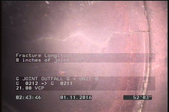 Fracture Longitudinal, at 12 o'clock, within 8 inches of joint: YES